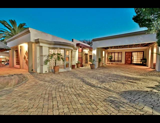 6 BEDROOM HOUSE FOR SALE IN GLENVISTA